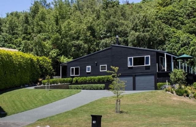 The Black House: ubicación tranquila, se admiten mascotas y ropa de cama.