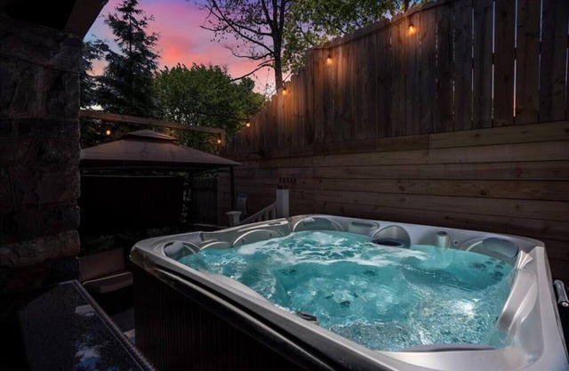 Modern Mountain Retreat w/ Hot Tub: Close to All!