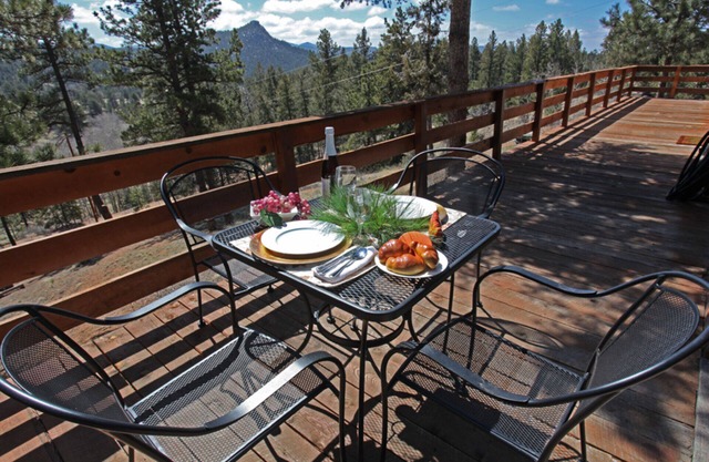 The Boulders - Cozy Cabin Mountain Retreat