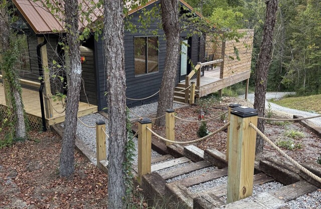 The Brady Retreat|Hot tub|Pool