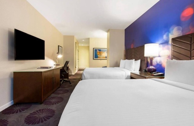 The Chicago Hotel Collection Magnificent Mile, Modern Double Queen | 2 Units