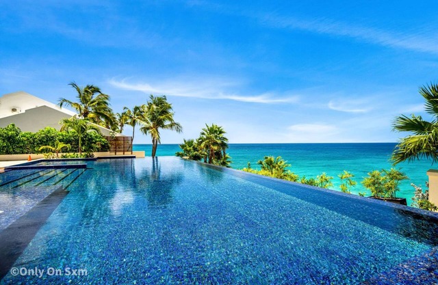 Moderno condominio frente al mar en Cupecoy Beach Club-playa privada, piscina,