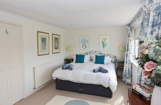 The Cottage a superb family coastal retreat.
