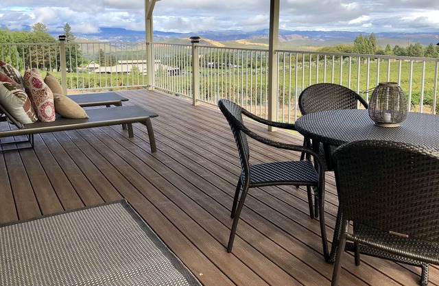 The Cottage at Boatique Winery con vistas al viñedo de Red Hills