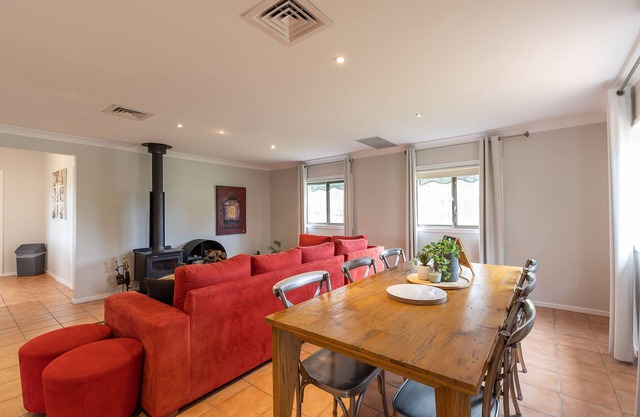 Hermitage Hideaway Cottage- Botella de vino gratis esta primavera