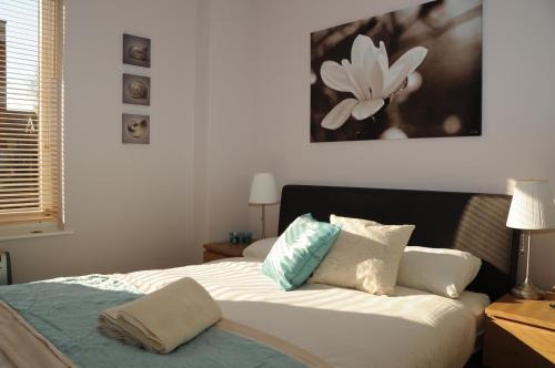The Courtyard 2 Bedroom Apartments in Central Windsor with Parking