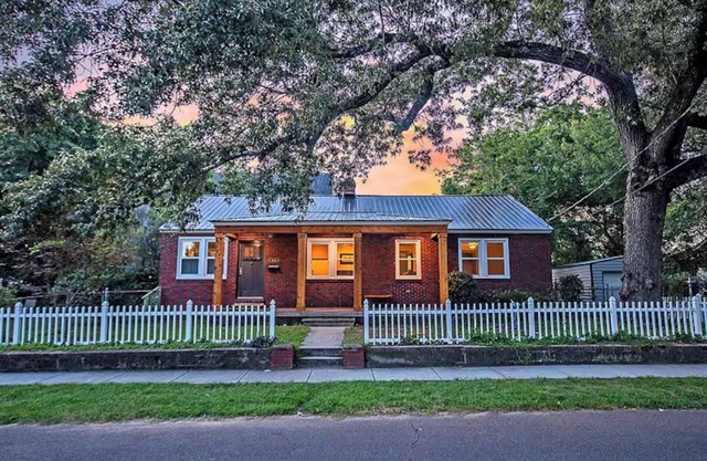 The Delsey: family home steps away from Park Circle
