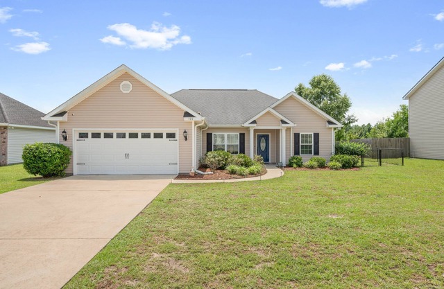 Newly Renovated Lakefront Retreat 3BR/2BA Pet-Friendly