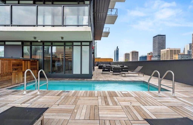 The Domain | Skyline View | King Beds | Pool | Gym