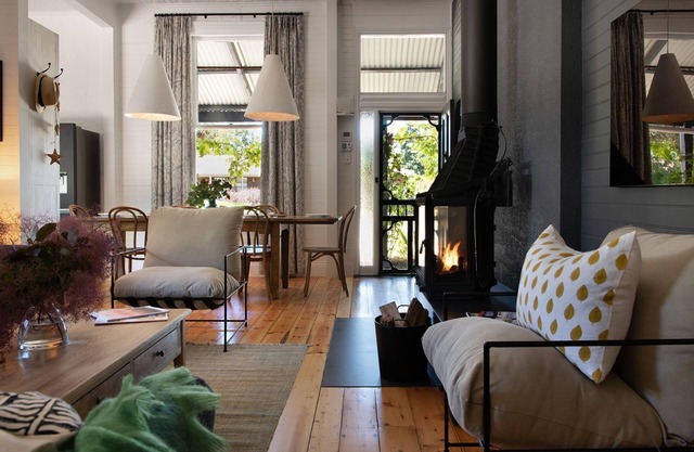 The Elm Tree- Designer Home in the heart of Daylesford