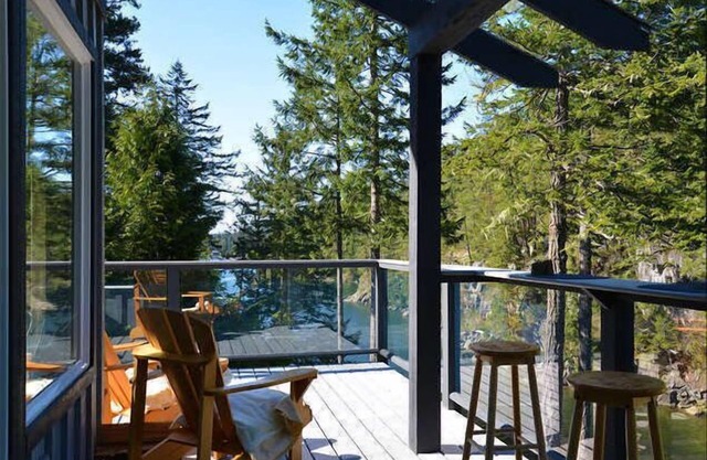 The Enchanted Woods Waterfront Cottage en Secret Cove