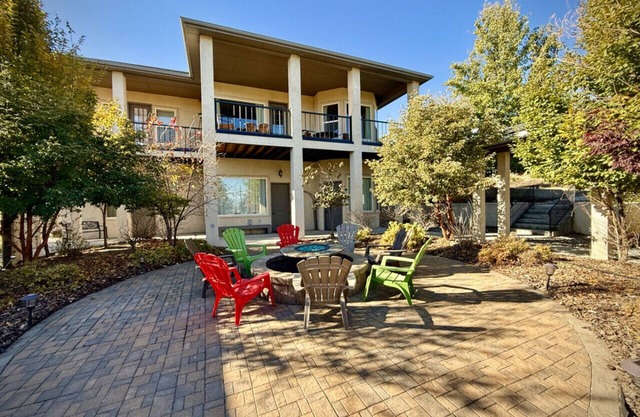 Entire Scenic Views Estate, Gorgeous 6 Bdrm, 5.5 Bath, Local Golfing 50% Off!