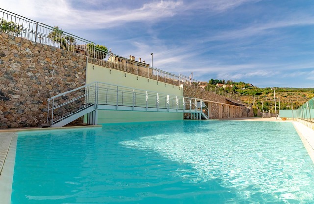 La Ginestra, apartamento de un dormitorio con jardín, piscina y SPA