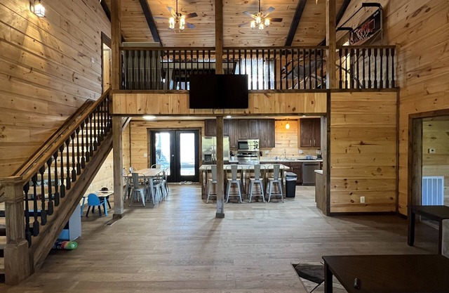 The Great Getaway Cabin (With large game loft)