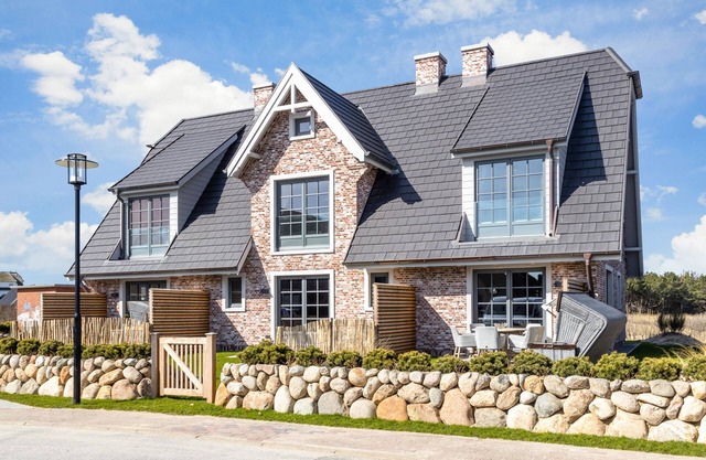 The great style mix of cool design pieces and Scandi style is responsible for this.