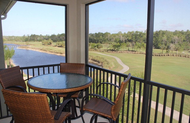 ¡La mejor vista en Heritage Bay y el último piso!
