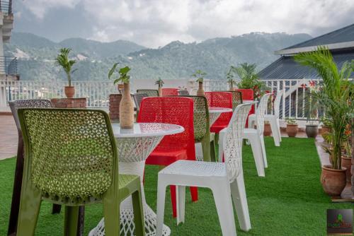 The Green Trails Kasauli I Guaranteed Best Price I Serviced Villa I Open Air Rooftop I Couple Friendly I Pvt Balcony I Kasauli By Exotic Stays