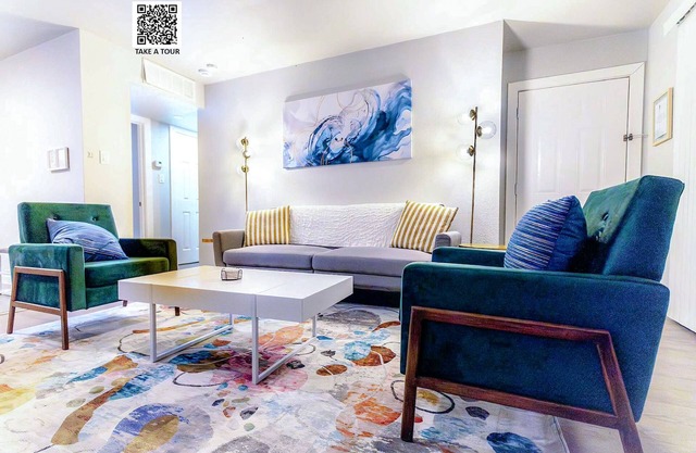 "The Haven" - Modern Cozy 2BR/1B 2BR - 1 King Bed, 2 Double Bed