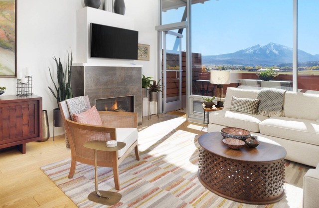 The Haven | Stunning Views, Fireplace, A/C