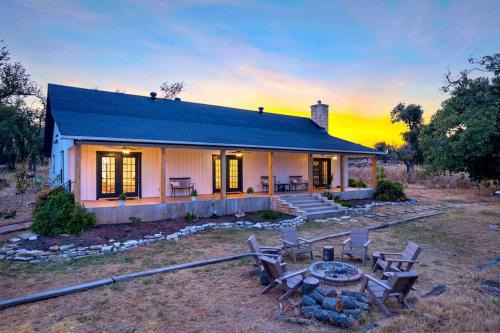 The Hidden Tavern House With Private Hot Tub