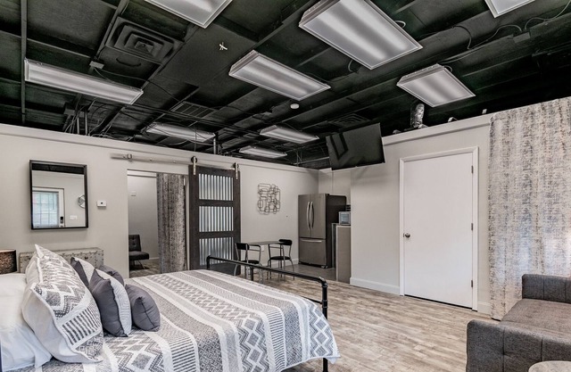 The Howard - Industrial Studio Loft - ¡Ubicación céntrica!