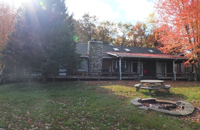 Leonard's Lodge - ¡NUEVA LISTA! PRIVADO LAKEFRONT E INTERIOR SPA / HOT TUB!