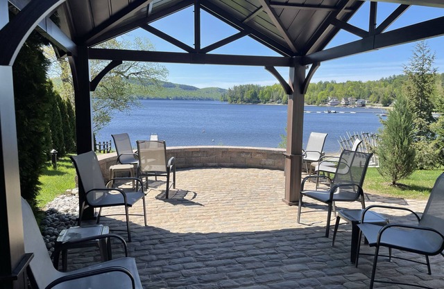 “The Lake house” Private BEACH; SLEEPS 16!!!