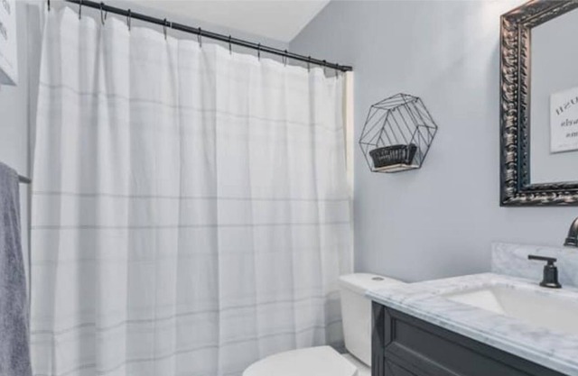 The Landing Pad-2 Bedroom 2 Bath w/ garage parking