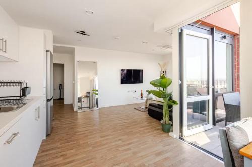The London City ViewPoint Modern 2-Bed Stay In East London
