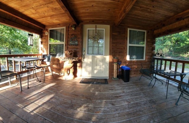 The Mabry’s Cabin in the Woods - Relax/Swim/Ride ATVs - Mena, AR
