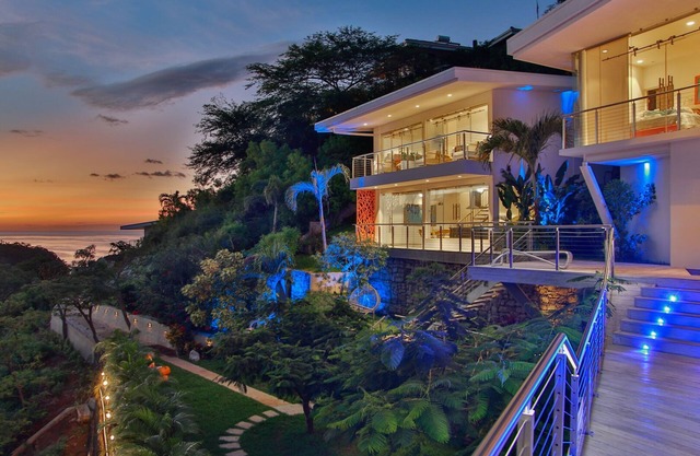 La villa de lujo del Palacio Malinche con impresionantes vistas al mar, cerca de la playa.