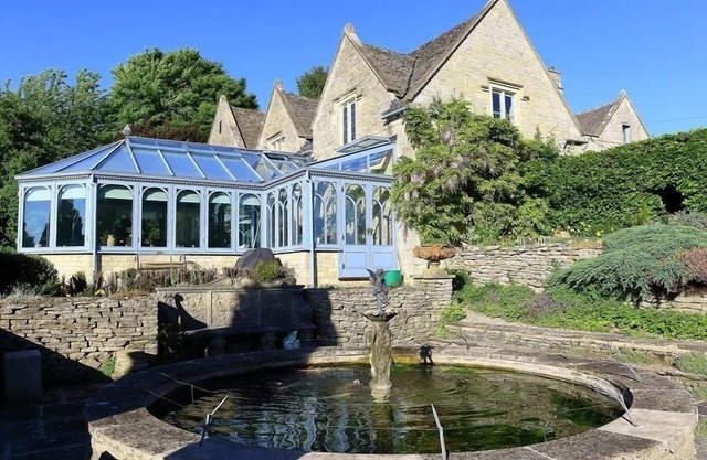 THE MALT HOUSE, admite mascotas, con piscina en Burford, Ref 988771