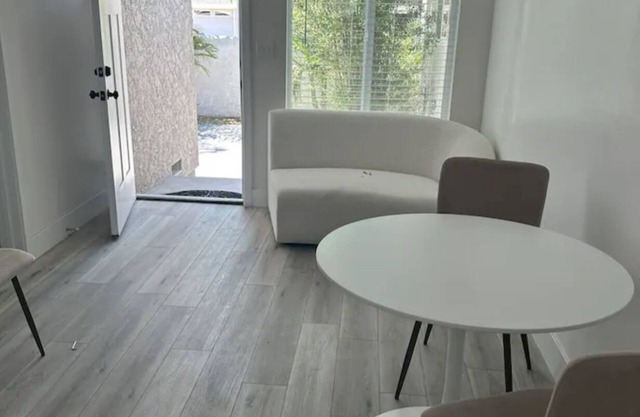 Charming 1 bedroom house in delightful Torrance with WiFi, AC