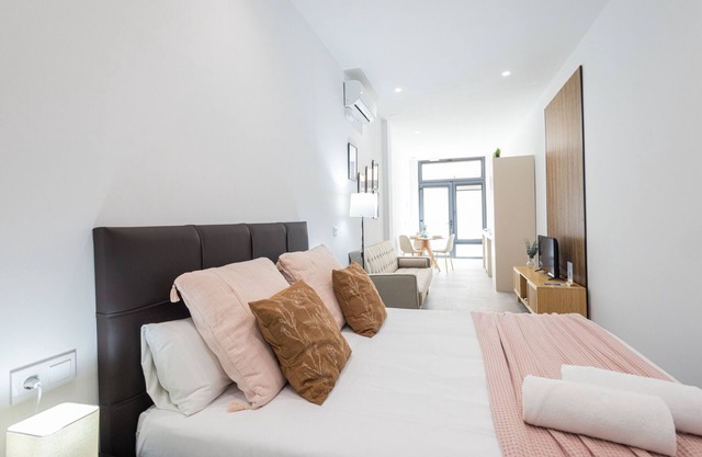 The Monteolivete Apartment B by Florit Flats