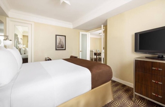 The New Yorker Hotel | Queen Bed Suite | Graceful Room in Prime Location