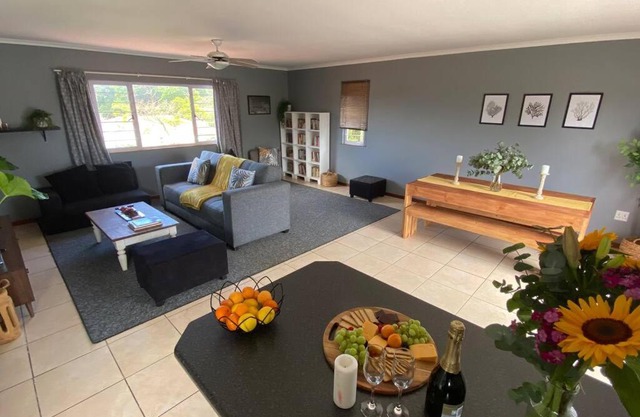 The Palms 3 bedroom loft apartment in leafy suburb