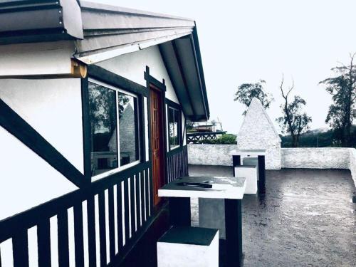 The paulwood cabana and Bungalow