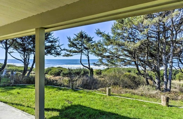 The Pelican! Private, Beach Access! Family Fun! Perfect Vacation! NO PETS.