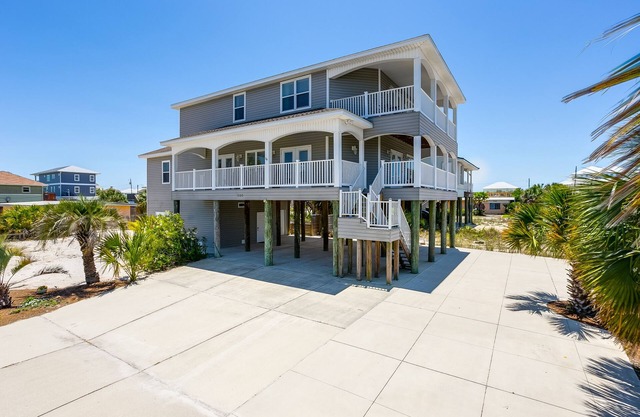 The perfect family vacation home! Get your Latitude Adjustment at the beach!