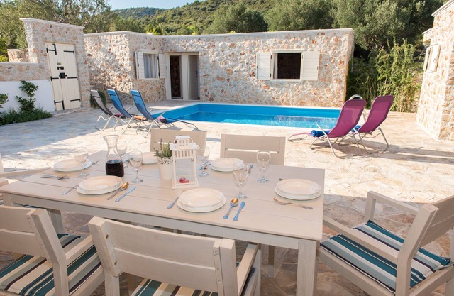 La pintoresca casa de vacaciones de piedra con piscina privada