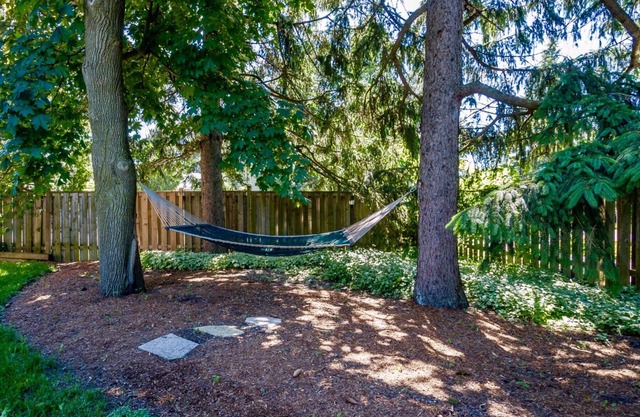 The Pines, Circa 1850 in Old Town NOTL, with Heated Pool, Sleeps 10
