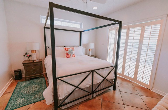 The Queen Suite: ubicación perfecta en Ocean Springs, a solo 1 cuadra de Front Beach.