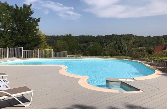 La casa Esperit, Perigord con piscina en púrpura Perigord a 12 pers