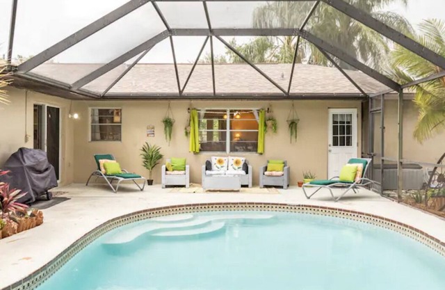 The Rustic Retreat: Heated Pool, Movie Theater, Event Rental !!