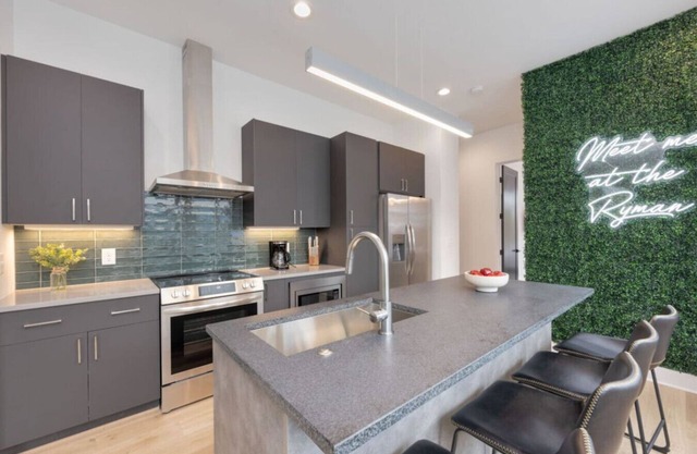 "The Ryman" 4BR Haven with Scenic Rooftop