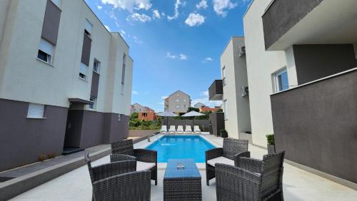 The Sands LUXE Pool Aparthotel Orlje 6