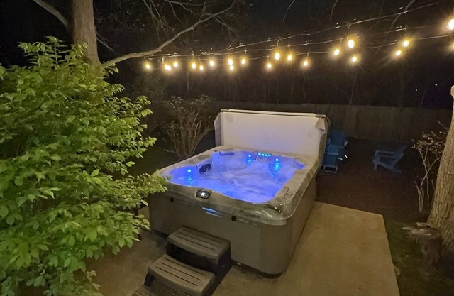 The Sawyer Hideaway - 3BR 2B w/ Hot Tub & Fire Pit