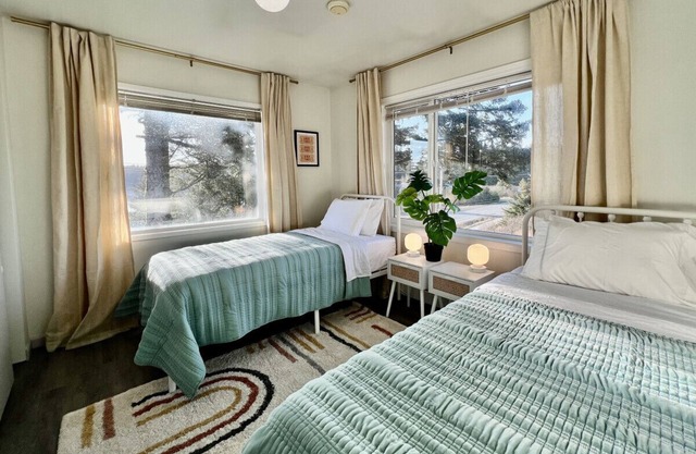 The Surfside -Ocean Views & Northern Lights