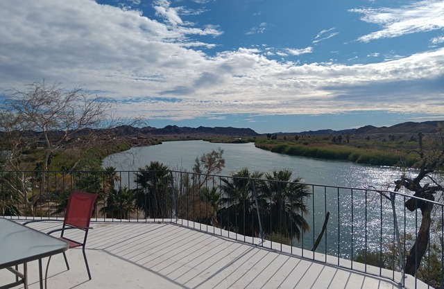 El Showboat Riverfront