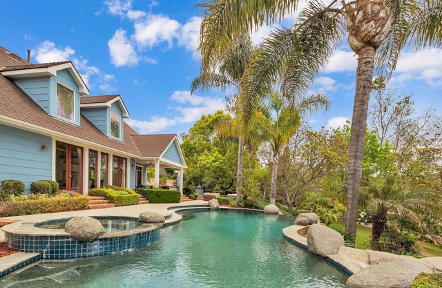 The Splash Zone - two pools & a waterslide! - New Listing